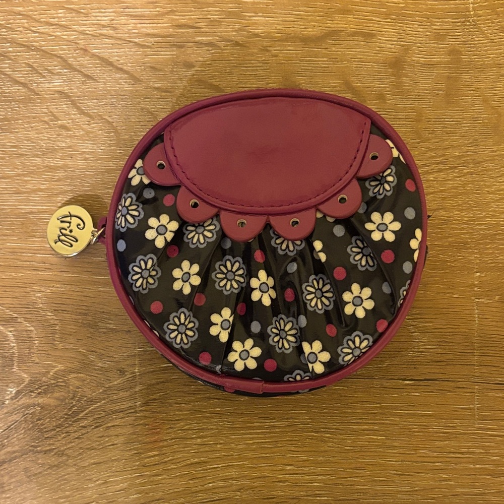 NWOT — Vera Bradley — frill Peek-a-Boo Coin Pouch